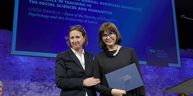 Profesore Linda Daniela saņem prestižo CEU Eiropas balvu par izcilību pedagoģijā